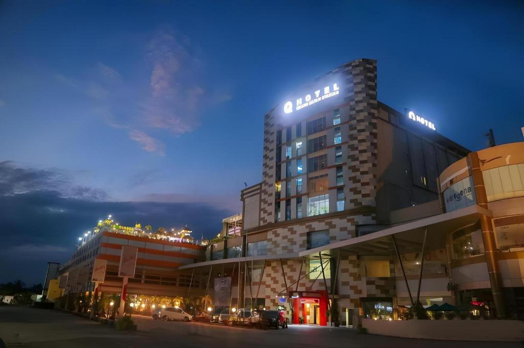 Grand Qin Hotel Banjarbaru Exteriér fotografie